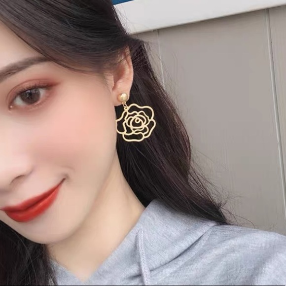 💙S925 GOLD FLOWER EARRINGS - Picture 4 of 12